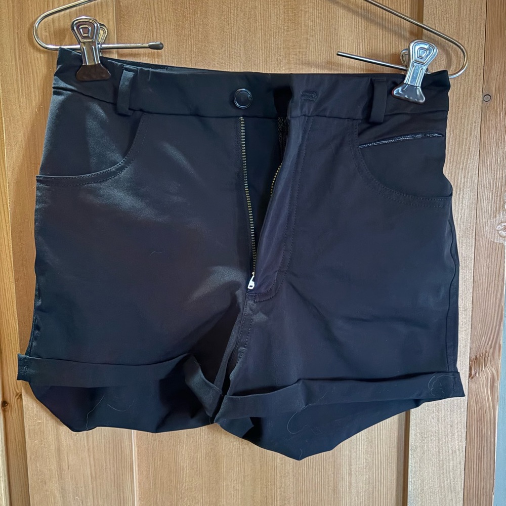 Lululemon City Sleek Short - Cuffed
